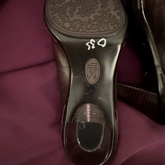 Sofft “D’Orsay” Round Toe Heels in Dark Brown Leather. Size 9. - Picture 4 of 4